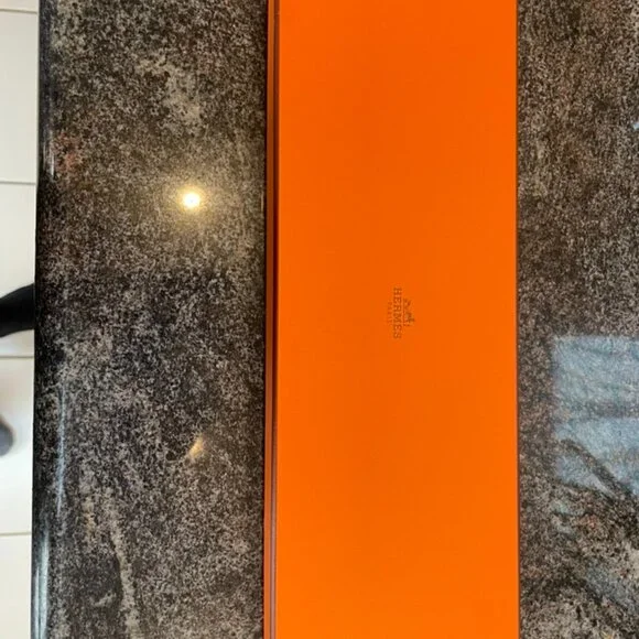 Hermes 100% Silk En Equilibre Mens Tie in Red with light blue pattern - Picture 3 of 5